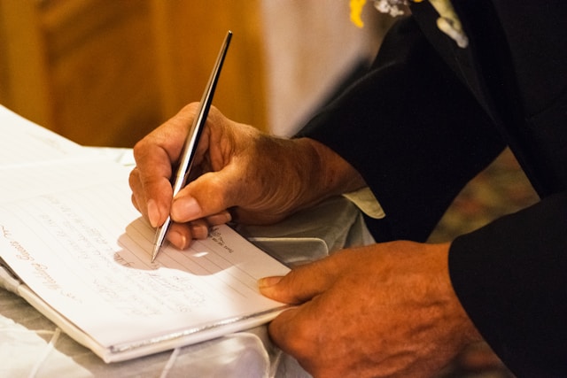 Prepare documents and ID for Sacramento notary visit